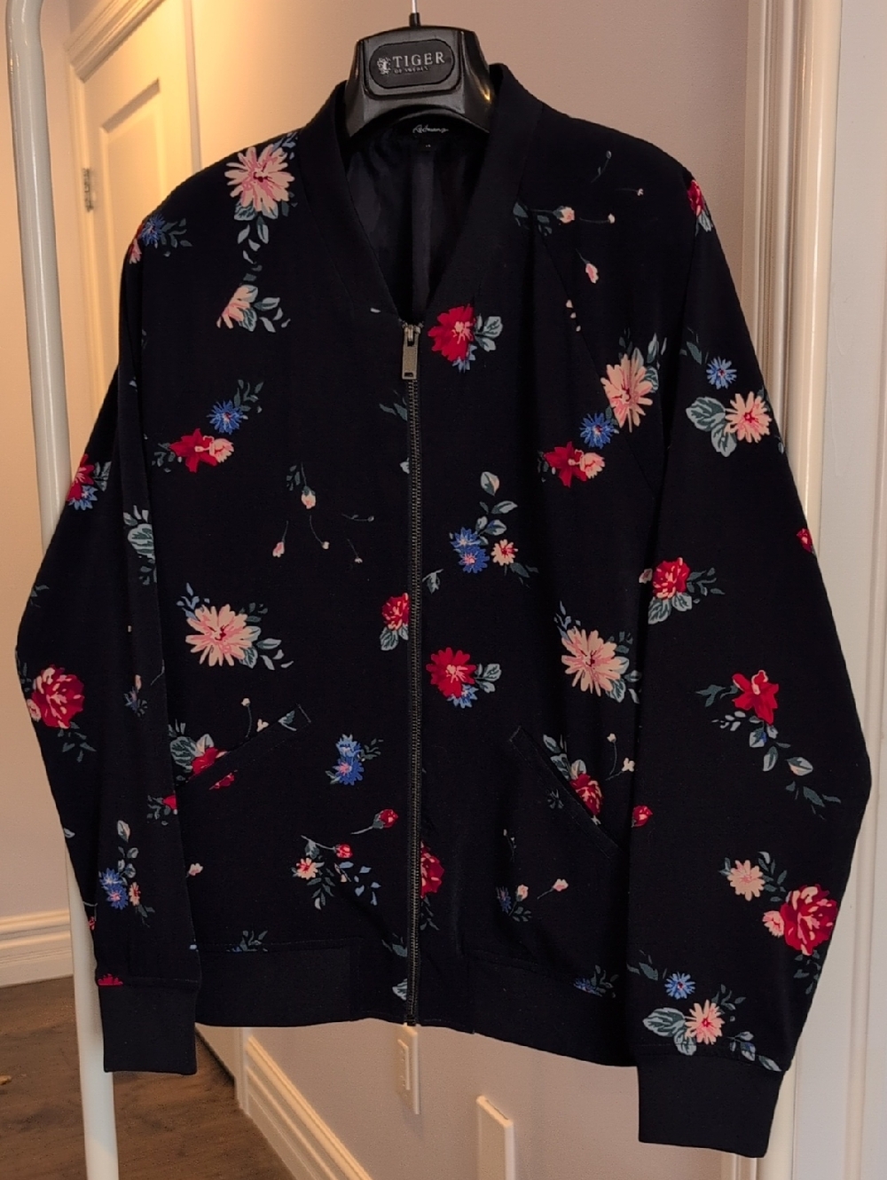 🌸Reitmans Navy Blue Floral Print Zip-Up Bomber Jacket